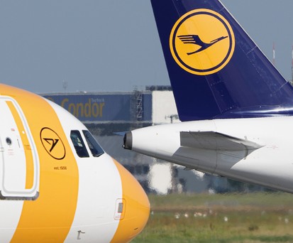 Jets von Condor und Lufthansa: Dienstreisen mit der jeweils anderen Airline gibt es für die Mitarbeitenden bald nicht mehr vergünstigt.