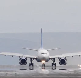 Der Jet musste mit voller Kraft bremsen.