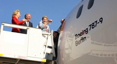 Boeing 787 «Berlin» bei der Taufe: Früher stand der Name auf eine Airbus A380. 