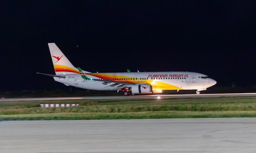 Boeing 737 von Surinam Airways: Die Airline steht weiter finanziell mit dem Rücken zur Wand.