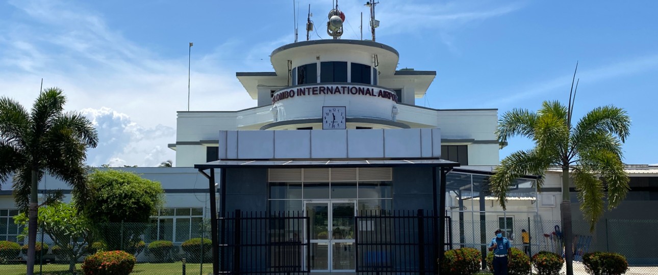 Der Flughafen Colombo Ratmalana vom Vorfeld aus gesehen.