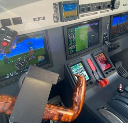 Cockpit der Let-410 NG: Der Hersteller ist wieder ganz in tschechischer Hand.