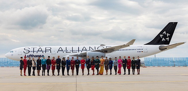 Flugbegleiter der 28 Mitglieder: Star Alliance feiert 20 Jahre.