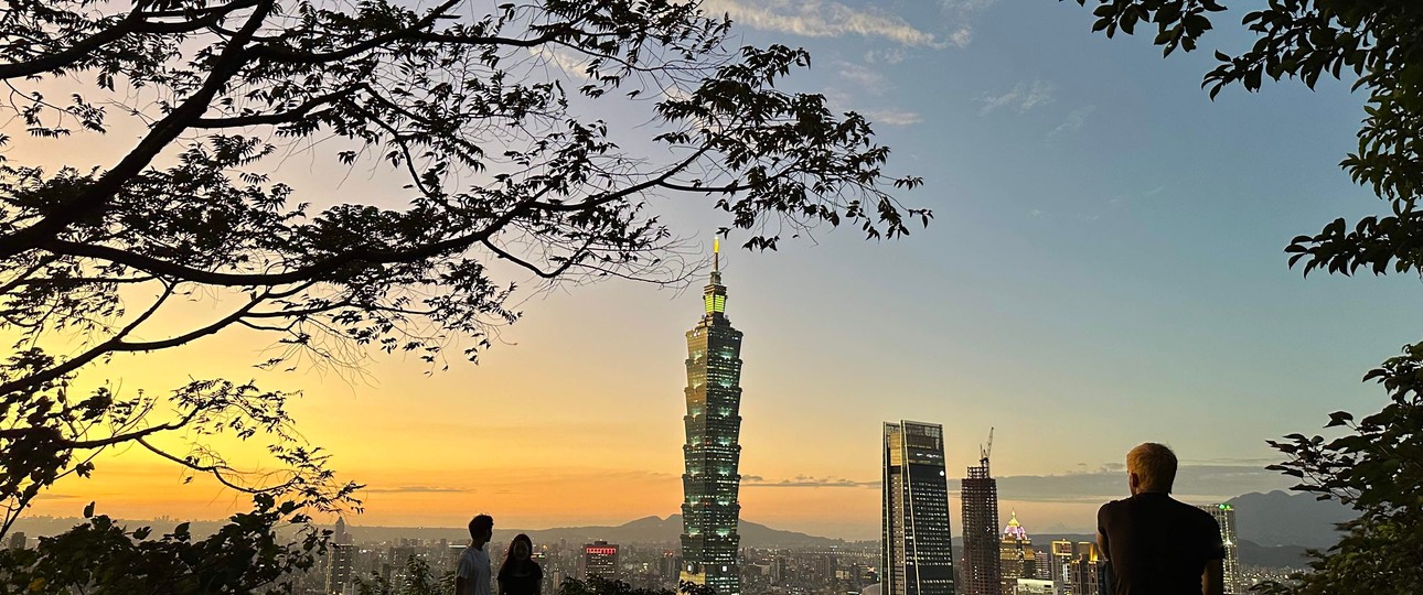 Blick auf Taipeh vom Elephant Mountain: Beliebter Ort, um den Sonnenuntergang zu erleben.