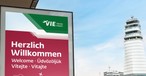 Das neue, grüne Logo am Flughafen Wien: Das neue Design ...