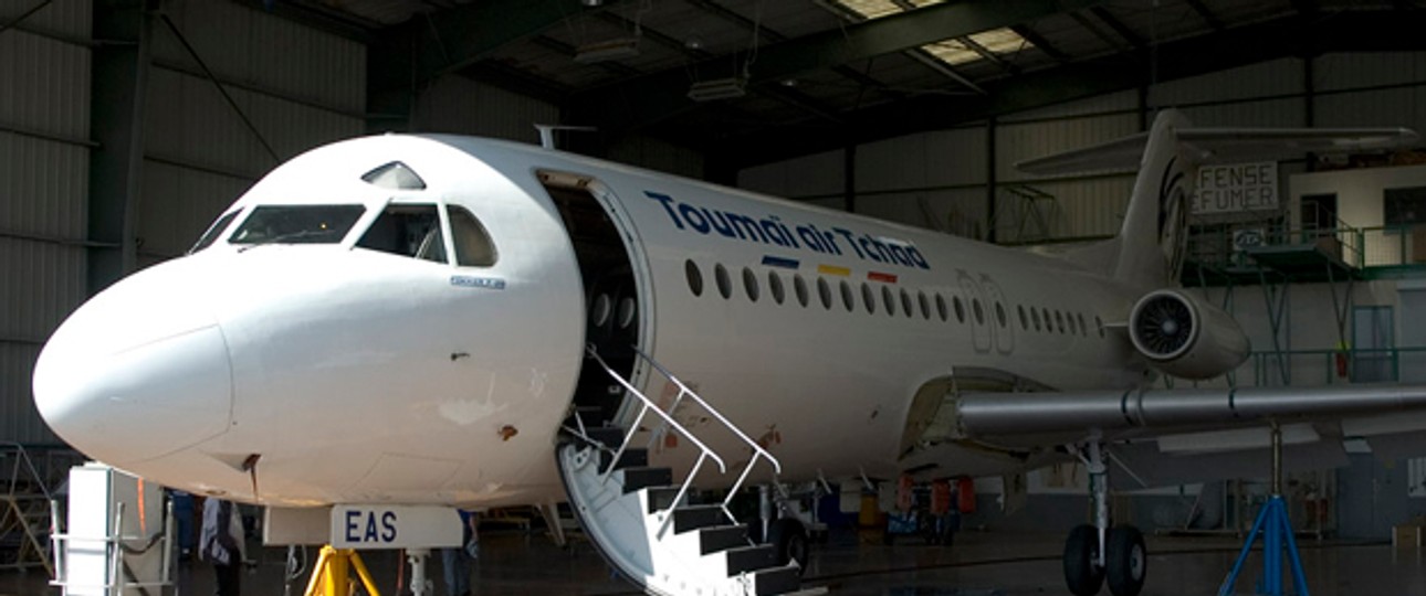 Fokker 28-4000 von Toumaï Air Tchad: Am Boden.