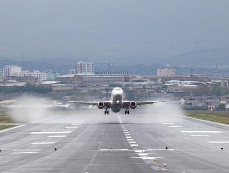 Landebahn in Zvarnots: Mit 3850 Metern groß genug für alle gängigen Verkehrsflugzeuge.