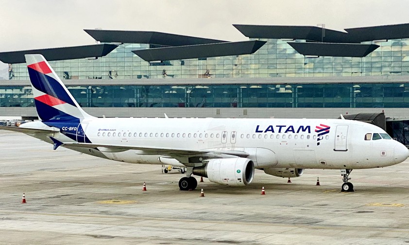 Airbus A320 von Latam: Die Airline prüft nun auch Regionaljets.