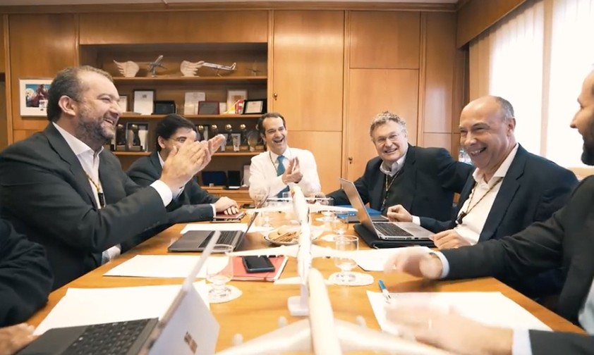 Tap-Chefs produzieren mit Angestellten Musikvideo