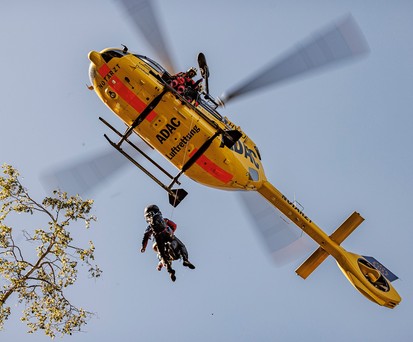 Luftrettung des ADAC mit Hubschrauber: Muss schnell am Unfallort sein.