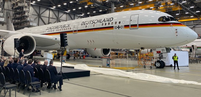 Das Flugzeug wurde an diesem Tag von Lufthansa Technik in Hamburg an die Bundeswehr übergeben, nachdem ...