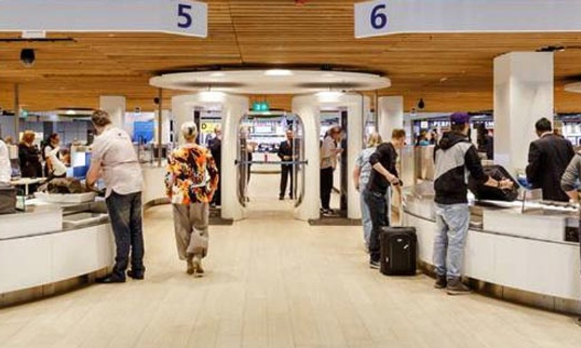 Effizienterer Sicherheitscheck in Amsterdam: An zwei Wartelinien in Atlanta prüft Delta das neue Abfertigungssystem aus Europa.