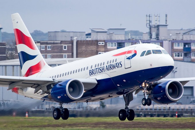 Der Airbus A318 von British Airways mit dem Kennzeichen G-EUNB. 2017 verkaufte die Fluglinie den Jet an ...