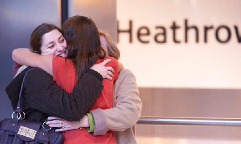 Rückkehrer am Flughafen Heathrow: Der AIrport ist überlastet.