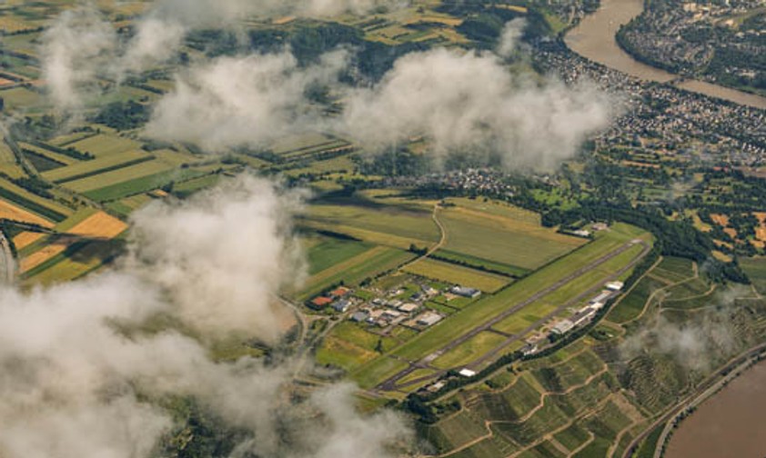 Über Koblenz-Winningen.