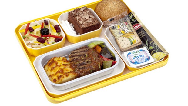 Prakisch und fürs schmale Budget: bei Pegasus Airlines gib es für 20 Punkte ein Gratis-Essen an Bord