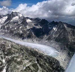 Genießen Sie die spektakulären Aussichten der aeroTELEGRAPH-Leser. Zu jedem Bild finden Sie in der Beschreibung interessante oder kuriose Fakten über das Fotografierte. Hier zu sehen: Der Rhonegletscher in der Schweiz.
