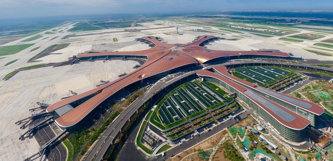 Platz 1: China (hier zu sehen der Daxing International Airport in Beijing). Das Land lag 2023 noch auf Platz 2, 2042 dürfte es laut ACI aber schon den 1. Platz erreicht haben.