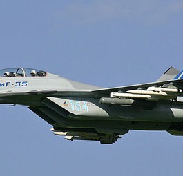 Russischer Jet in der Luft: Die Kampfflugzeuge könnten für Passagiermaschinen gefährlich werden, warnt die NATO.