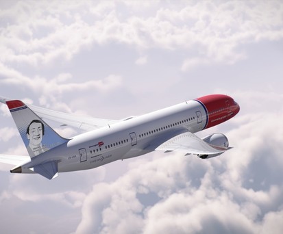 Dreamliner mit Harvey-Milk-Portrait: Ein neuer Tail Fin Hero.