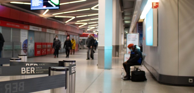 Viele Schaulustige verabschiedeten sich mit einem Rundgang durch das sechseckige Terminal 1.