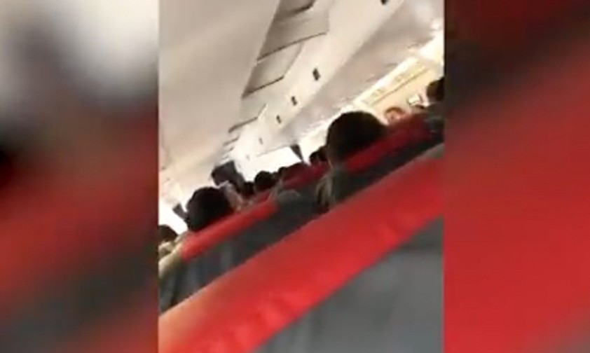 Als der WDL-Flugbegleiter den Fehler bemerkt