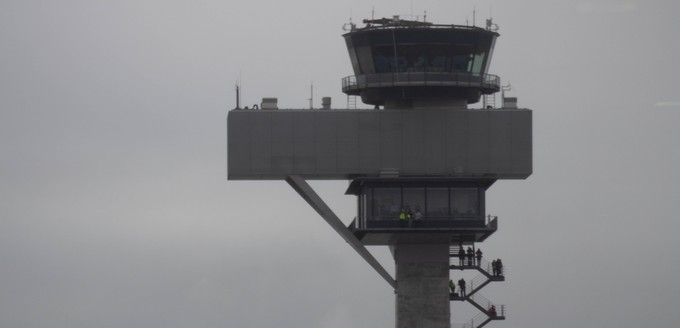 Auch Mitarbeiter der Flugsicherung ließen sich das Spektakel nicht entgehen.