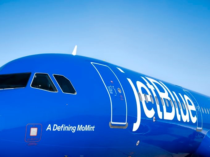 Das Jetblue-Logo ist künftig größer.