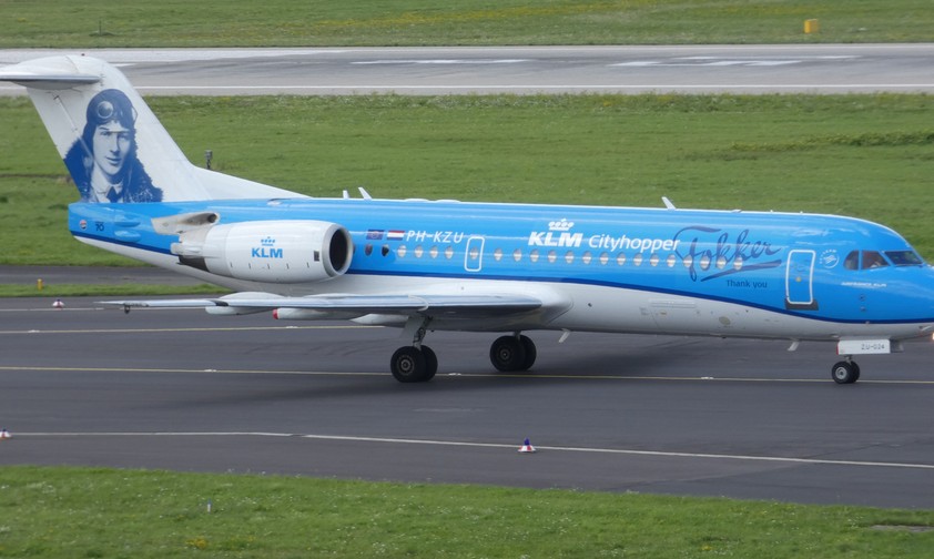 KLM Cityhopper würdigte den Gründer Anthony Fokker und das 100-jährige Bestehen der 1912 gegründeten Fokker-Werke auf der Fokker 70 mit dem Kennzeichen PH-KZU.