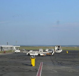 Wer denkt, dass er in Paris landet, nur weil der Flughafen «Paris-Beauvais-Tillé» landet, irrt. Der Airport liegt tatsächlich 84 Kilometer nördlich von Paris.