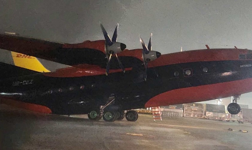 Eine Antonov An-12: Windböen hoben die 28.000 Kilogramm schwere Maschine an.