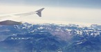 Aussicht aus dem Flugzeugfenster: Sie wirklich zu genießen fällt vielen Passagieren inzwischen schwer.