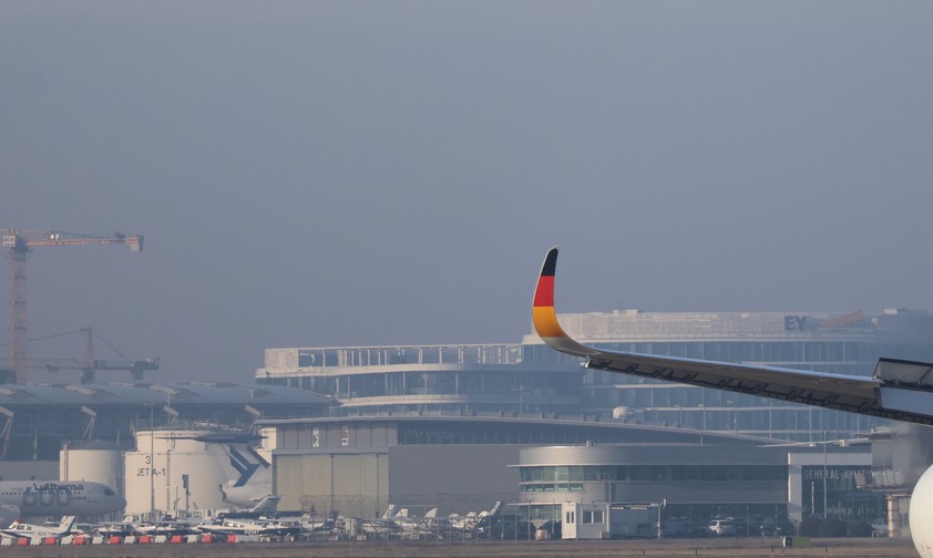 Distinkte Flügelspitze: Die 10+03 in Stuttgart.