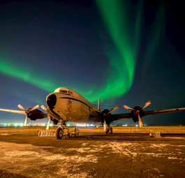 Everts Air DC-6-Frachter und Nordlichter gehören irgendwie zusammen.