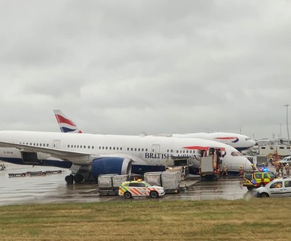 Zwischenfall am Freitag (18. Juni) am Flughafen London Heathrow: Beim Flugzeug von ...