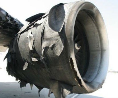 Das zerfetzte Triebwerk der Boeing 777.