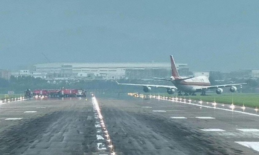 Boeing 747 von Kalitta Air in Ningbo: Der Flieger blockierte die Landebahn.