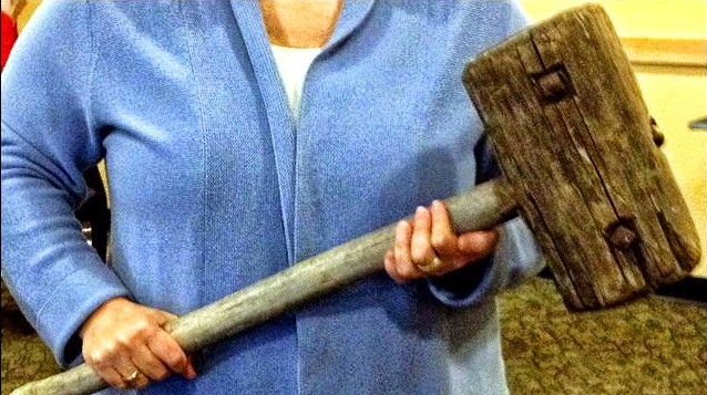 Aber auch kuriose, ja fast heitere Gegenstände findet die TSA. Wie diesen Holzhammer. Ob Thor vom Flughafen Burlington weiterreisen wollte, ist nicht bekannt.