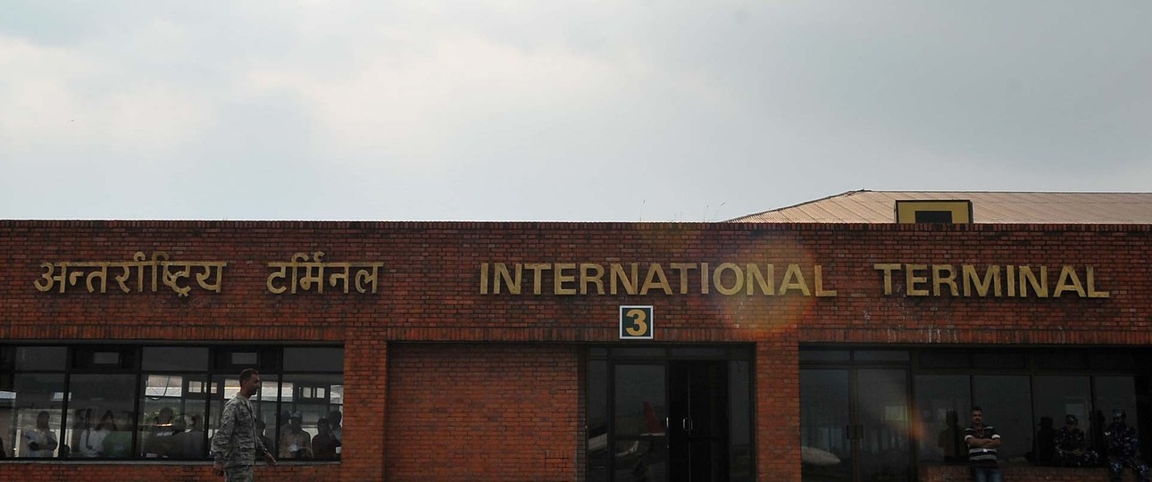Terminal des Flughafens von Kathmandu: Angestellte sollen derzeit so wenig wie möglich heizen.