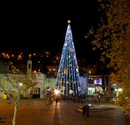 Weihnachtsbaum in Nazareth: Weihnachten herrscht eine ganz besondere Stimmung.
