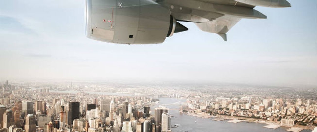 Lufthansa-Flieger über New York: Tickets kann man bei Airbnb kaufen.