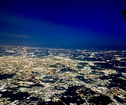 Flugzeug über Mailand: Icao und Google wollen belastbarere CO<sub>2</sub>-Berechnungen.