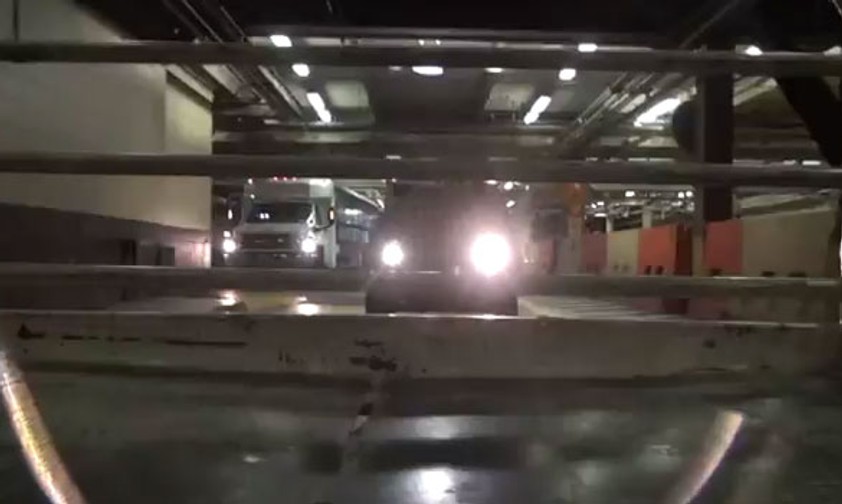 Das sieht der Test-Koffer auf dem Weg zum Flugzeug.