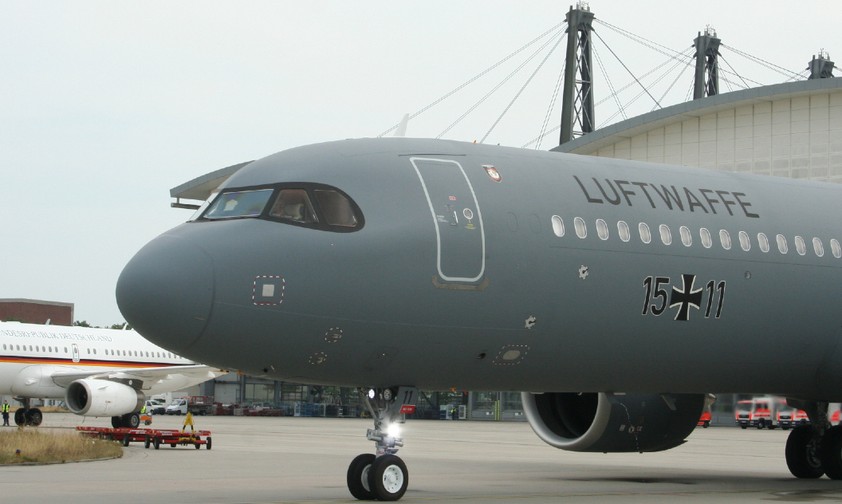 Airbus A321 LR mit dem taktischen Kennzeichen 15+11: Wurde am 17. August 2022 ausgeliefert. Im Juni hatte ...