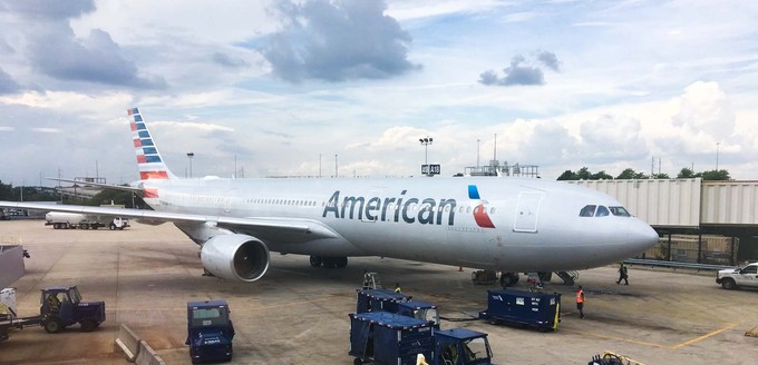 Airbus A330-300 von American Airlines: Anfang des Jahres besaß die Fluglinie neun Exemplare, die sie hauptsächlich auf Transatlantik-Routen einsetzte, sowie auf wenigen Inlandsflügen. Die Flugzeuge wurden ab dem Jahr 2000 an US Airways geliefert, ehe American Airlines mit Fluglinie 2013 fusionierte.