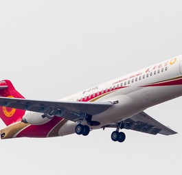 Comac ARJ21 von Chengdu Airlines: Die Fluglinie setzt die Maschine jetzt zum Höhenflughafen Tashkurgan ein.