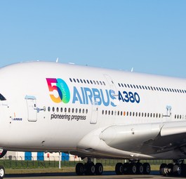 Der Airbus A380 mit der Seriennummer MSN 001 trägt das Kennzeichen F-WWOW.