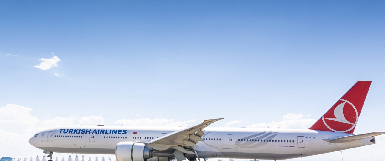 TC-LJE (hier in Denver): Die Boeing 777-300 ER stellte für Turkish Airlines einen Rekord auf. 