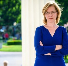 Leonore Gewessler: «If the tickets only cost 9.90, then the environment and the climate pay for it.»