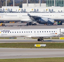Bombardier CRJ 900 mit dem Kennzeichen D-ACNC: Fliegt wieder.